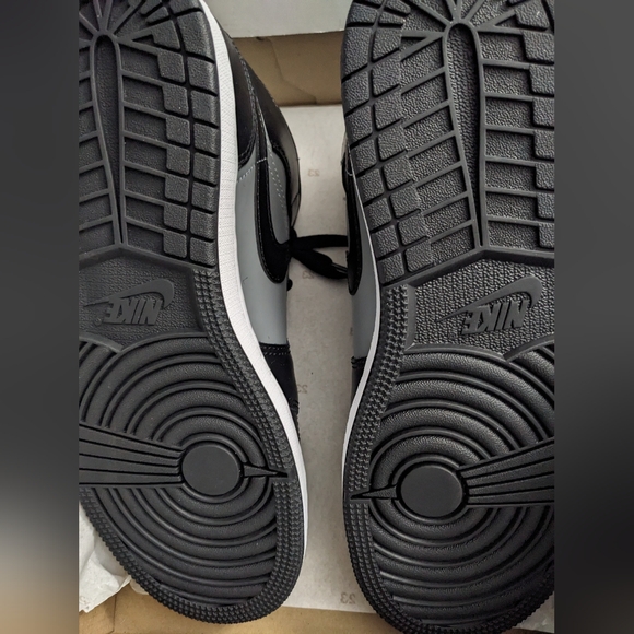 Jordan 1 Mid Shadow Older Kids' shoes - Picture 6 of 6